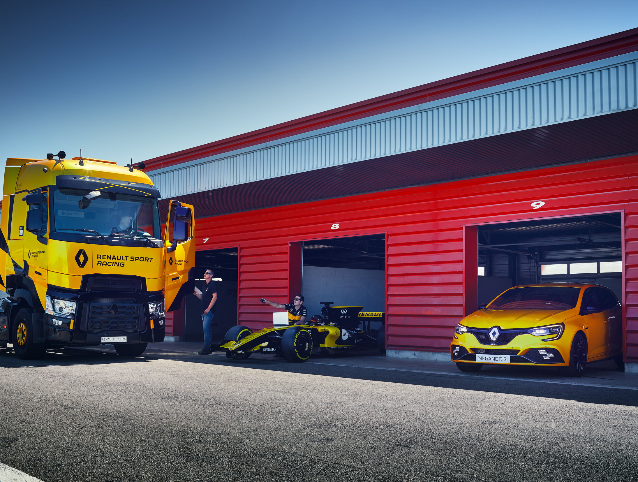 Renault Trucks レーストラックモデル RANGE T HIGH RENAULT SPORT RACING, THE NEW RENAULT TRUCKS